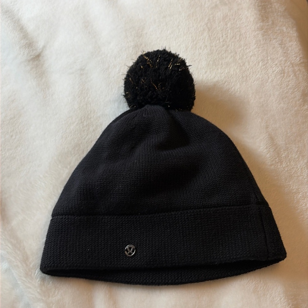 Lululemon puff ball hat